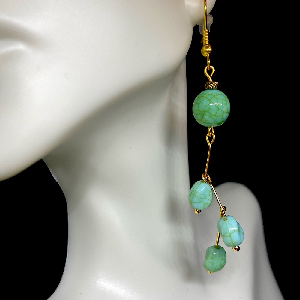 Turquoise elegant beaded earrings